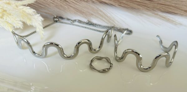 Flowline Necklace - Image 3